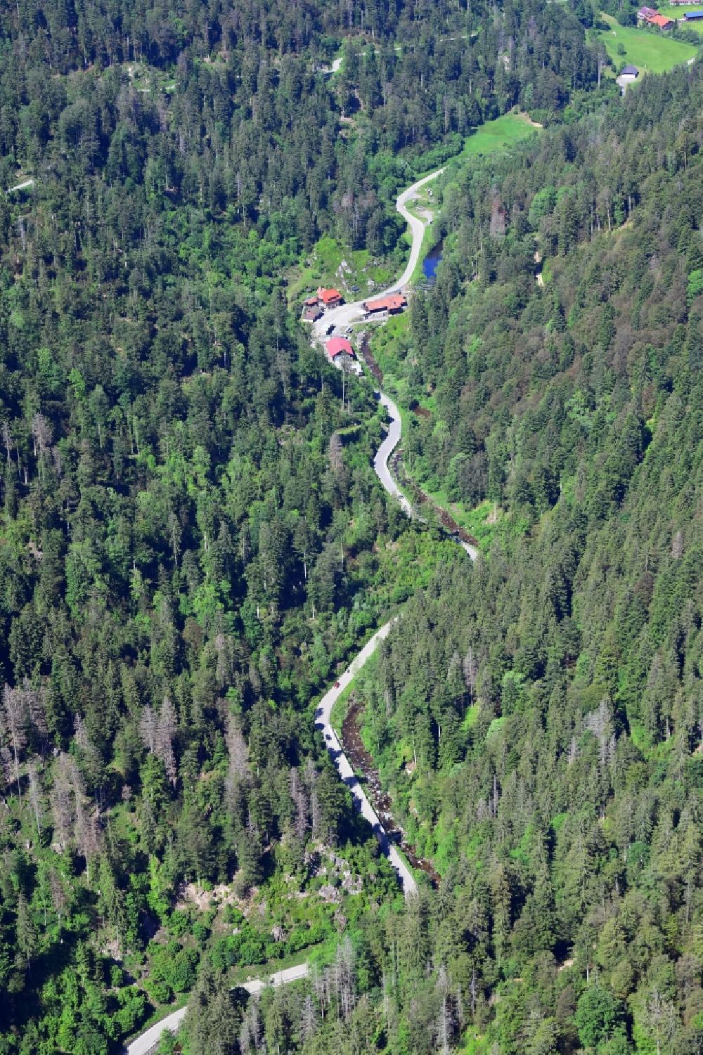 Luftaufnahme Todtmoos - Tallandschaft der Wehra südlich von Todtmoos im Bundesland Baden-Württemberg, Deutschland