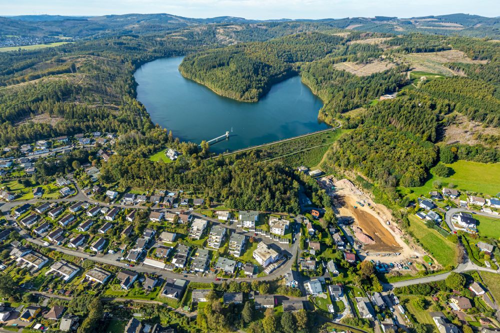 Luftaufnahme Allenbach - Talsperren - Staudamm und Stausee in Allenbach im Bundesland Nordrhein-Westfalen, Deutschland