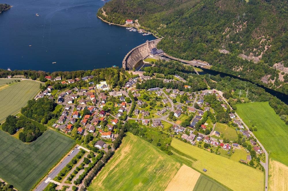 Edersee aus der Vogelperspektive: Talsperren - Staudamm und Stausee in Edersee im Bundesland Hessen, Deutschland