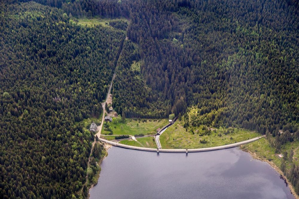 Friedrichswald von oben - Talsperren - Staudamm und Stausee in Friedrichswald ( Bedrichov )in Liberecky kraj, Tschechien