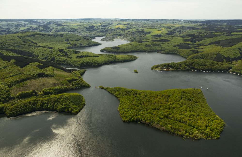 Heimbach aus der Vogelperspektive: Talsperren - Staudamm und Stausee in Heimbach im Bundesland Nordrhein-Westfalen
