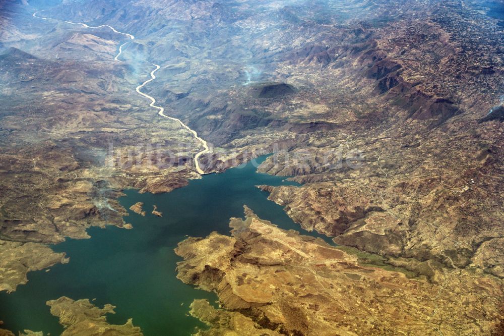 Luftaufnahme K'ayi - Talsperren - Staudamm und Stausee in K'ayi in Southern Nations, Nationalities, and People's Region, Äthiopien