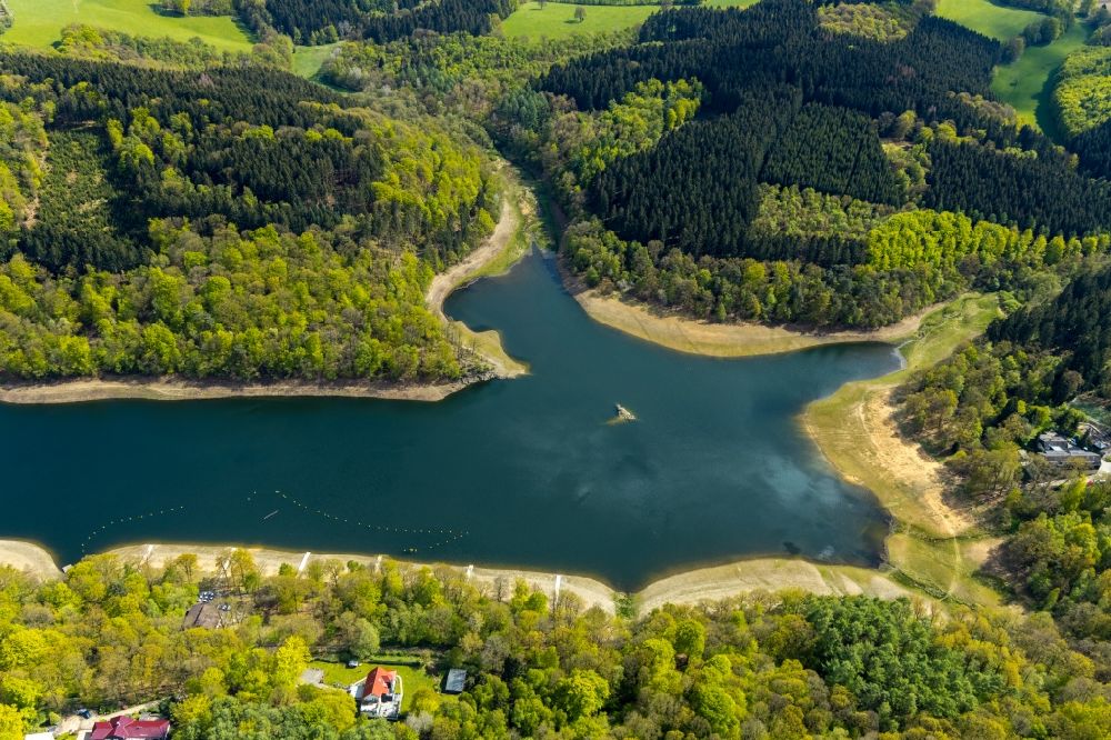 Loh aus der Vogelperspektive: Talsperren - Staudamm und Stausee in Loh im Bundesland Nordrhein-Westfalen, Deutschland