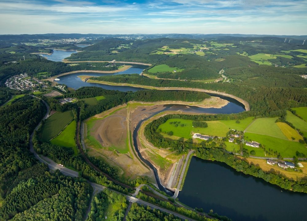 Olpe aus der Vogelperspektive: Talsperren - Staudamm und Stausee in Olpe im Bundesland Nordrhein-Westfalen