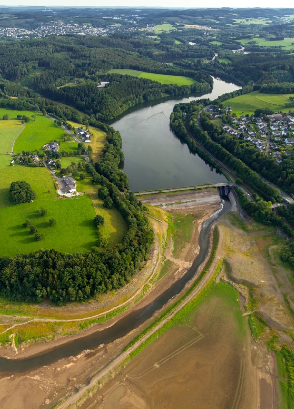 Luftaufnahme Olpe - Talsperren - Staudamm und Stausee in Olpe im Bundesland Nordrhein-Westfalen