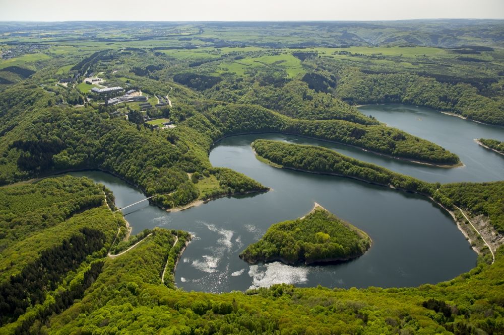 Schleiden von oben - Talsperren - Staudamm und Stausee in Schleiden im Bundesland Nordrhein-Westfalen