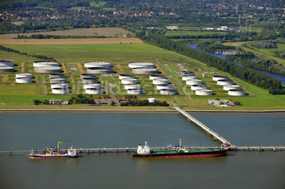 Luftbild Wilhelmshaven - Tankerumschlaganlage der Wilhelmshavener Raffinerie GmbH ( WRG ) am Ölhafen an der Nordsee -Küste in Wilhelmshafen im Bundesland Niedersachsen