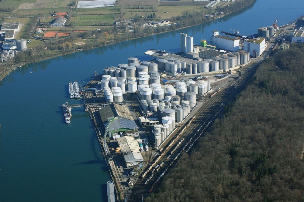 Luftbild Muttenz - Tanklager im Auhafen in Muttenz in der Schweiz