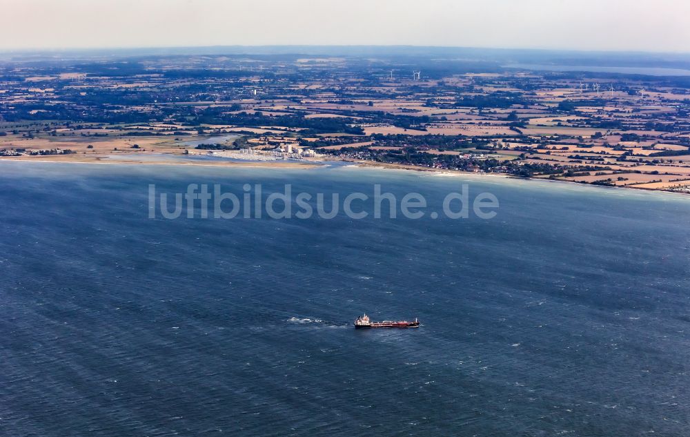 Luftaufnahme Wendtorf - Tankschiff für Öl und Chemie auf der Ostsee vor der Küste in Wendtorf im Bundesland Schleswig-Holstein, Deutschland