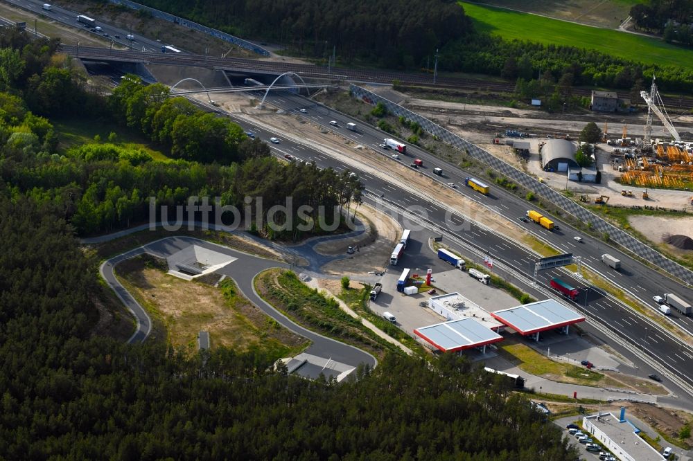 Luftbild Michendorf - Tankstelle zum Verkauf von Benzin und Diesel- Kraftstoffen und Mineralöl- Handel an der Autobahn BAB A10 in Michendorf im Bundesland Brandenburg, Deutschland