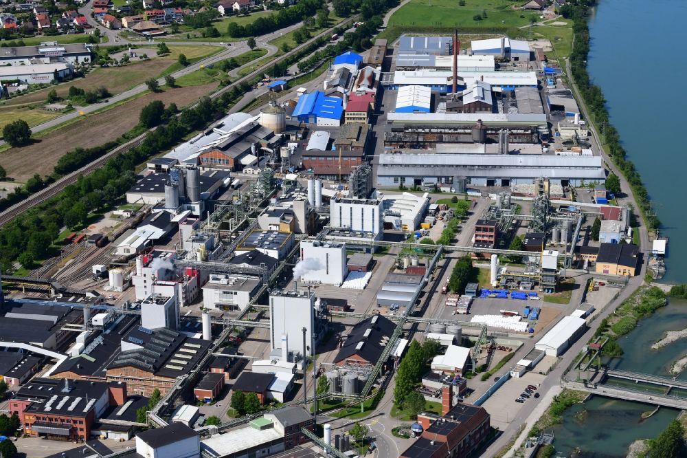 Rheinfelden (Baden) von oben - Technische Anlagen im Industriegebiet bei der Evonik und der Aluminium Rheinfelden in Rheinfelden (Baden) im Bundesland Baden-Württemberg, Deutschland