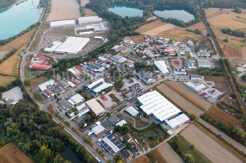 Hagenbach aus der Vogelperspektive: Technische Anlagen im Industriegebiet in Hagenbach im Bundesland Rheinland-Pfalz, Deutschland