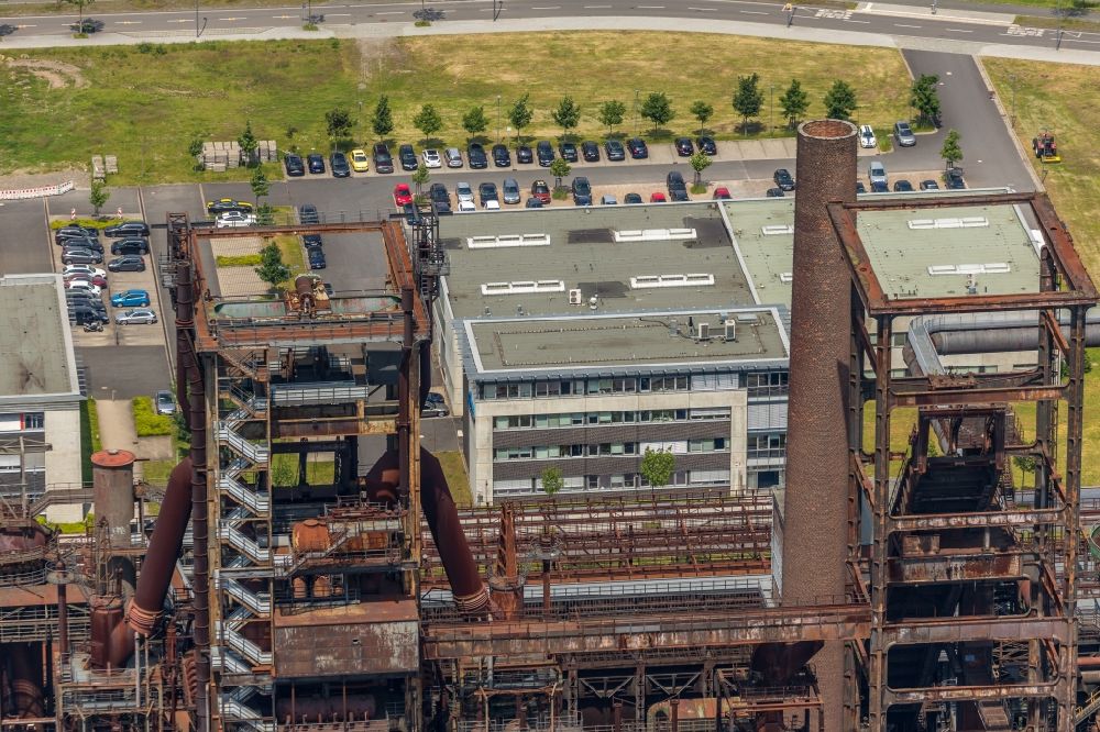 Luftbild Dortmund - Technische Anlagen und Produktionshallen auf dem ehemaligen Hochofengelände Phoenix - West in Hörde in Dortmund im Bundesland Nordrhein-Westfalen