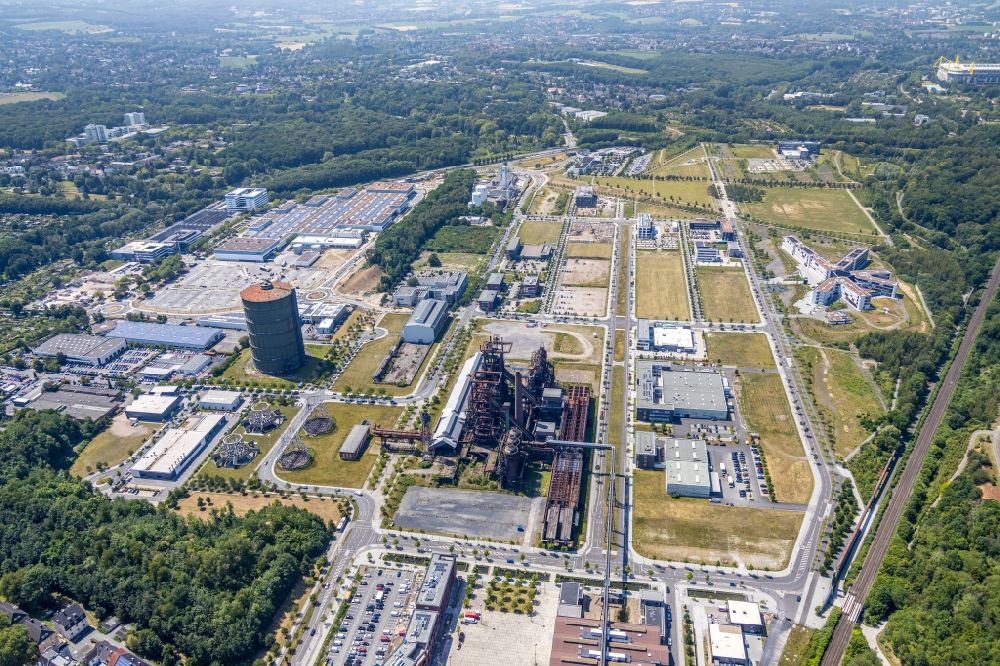 Luftbild Dortmund - Technische Anlagen und Produktionshallen auf dem ehemaligen Hochofengelände Phoenix - West in Hörde in Dortmund im Bundesland Nordrhein-Westfalen