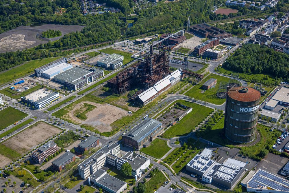 Dortmund aus der Vogelperspektive: Technische Anlagen und Produktionshallen auf dem Gelände Phoenix-West in Dortmund im Bundesland Nordrhein-Westfalen, Deutschland