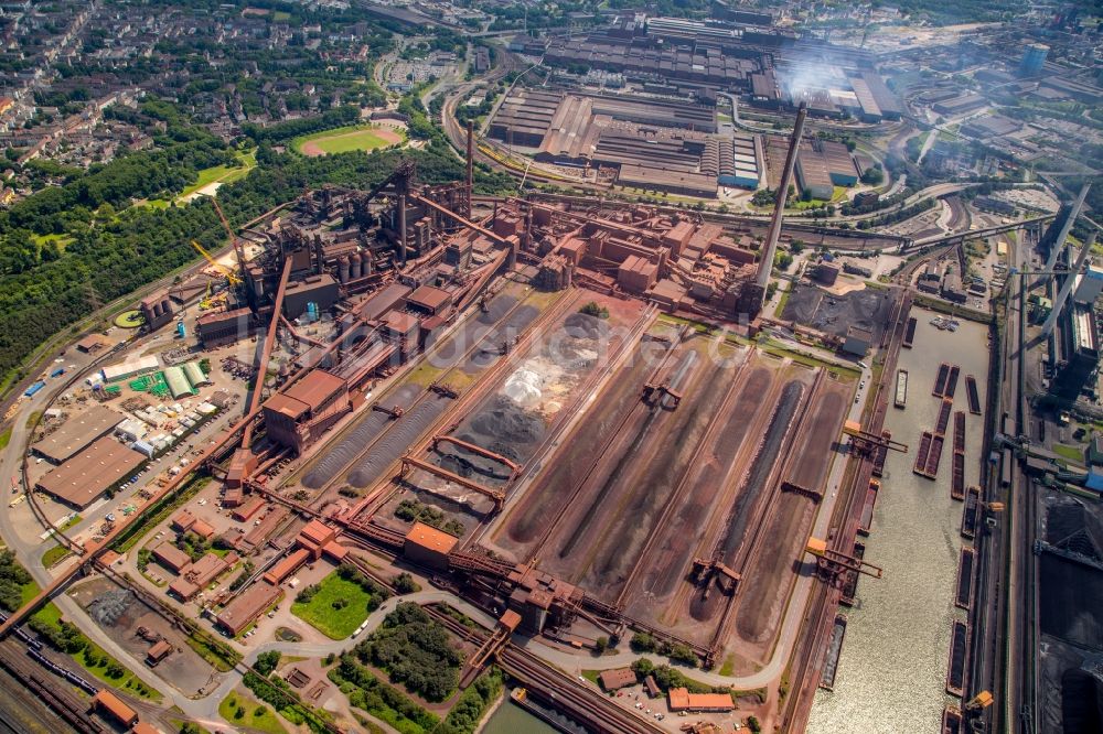 Luftbild Duisburg - Technische Anlagen und Produktionshallen vom Stahlwerk in Duisburg im Bundesland Nordrhein-Westfalen