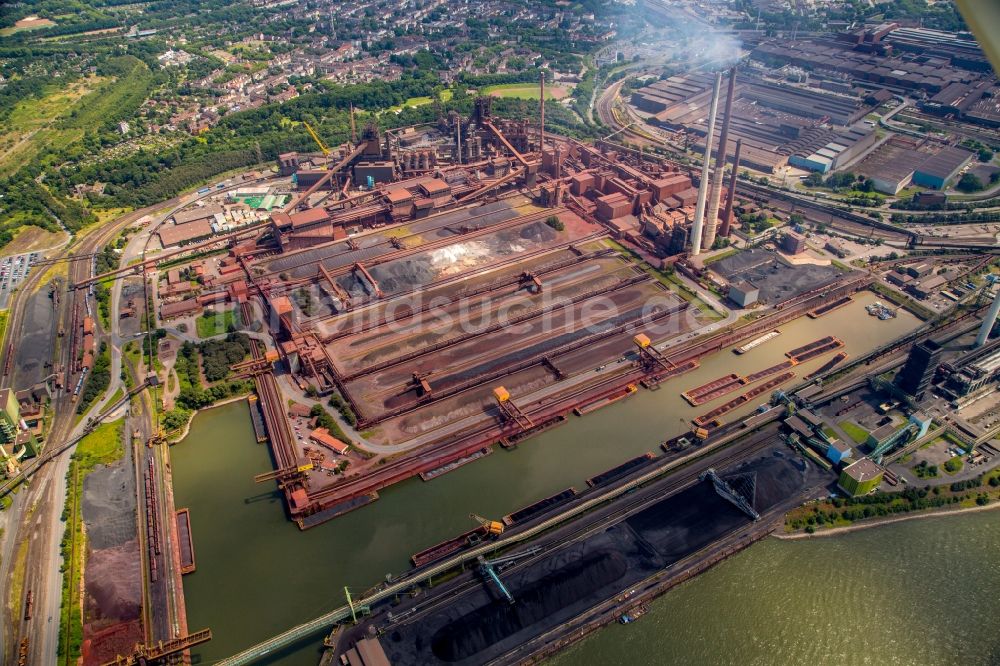 Luftaufnahme Duisburg - Technische Anlagen und Produktionshallen vom Stahlwerk in Duisburg im Bundesland Nordrhein-Westfalen