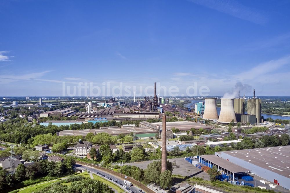 Luftaufnahme Duisburg - Technische Anlagen und Produktionshallen des Stahlwerkes in Duisburg im Bundesland Nordrhein-Westfalen, Deutschland