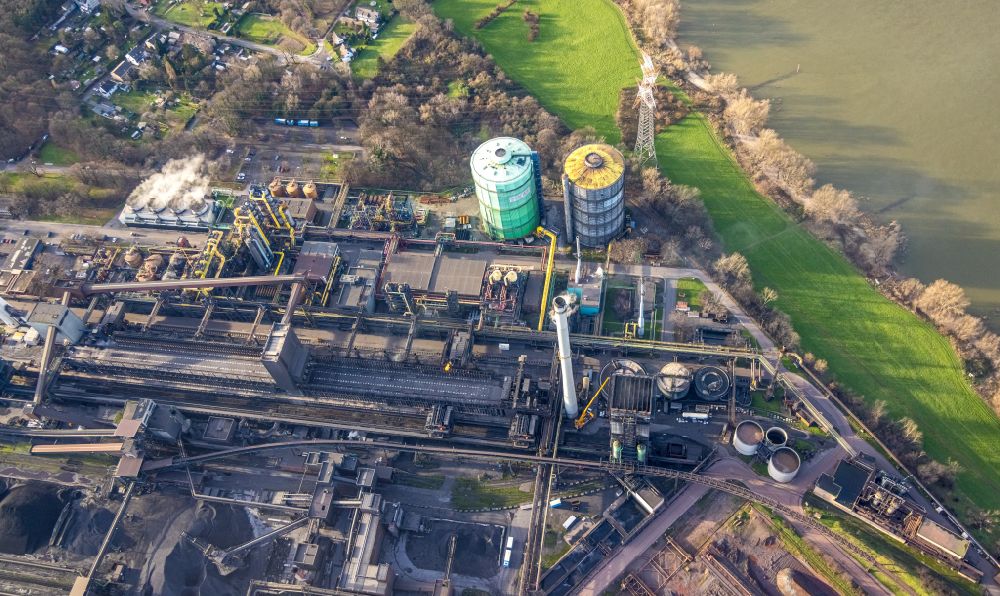 Luftbild Duisburg - Technische Anlagen und Produktionshallen des Stahlwerkes an der Mannesmannstraße im Ortsteil Hüttenheim in Duisburg im Bundesland Nordrhein-Westfalen, Deutschland