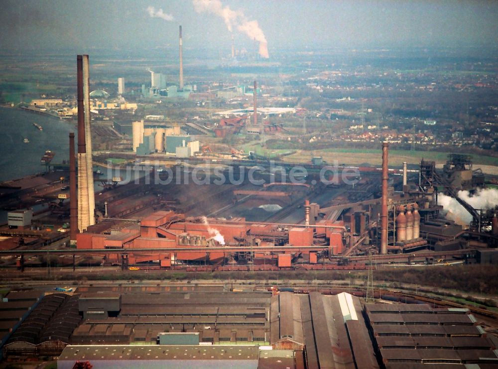 Luftbild Duisburg - Technische Anlagen und Produktionshallen des Stahlwerkes im Ortsteil Marxloh in Duisburg im Bundesland Nordrhein-Westfalen, Deutschland