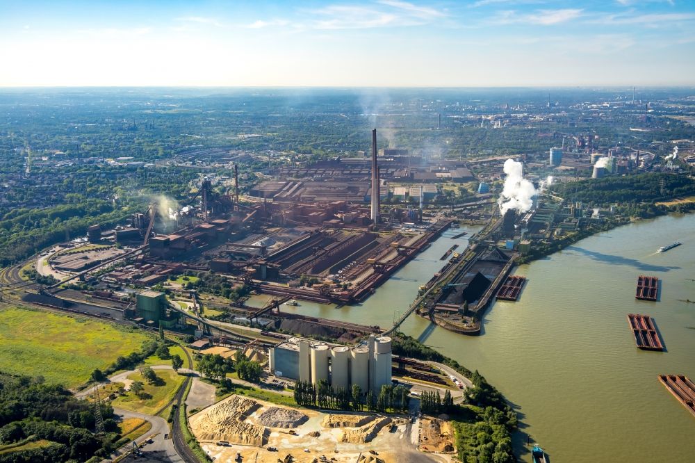 Luftbild Duisburg - Technische Anlagen und Produktionshallen des Stahlwerkes Schwelgern in Duisburg im Bundesland Nordrhein-Westfalen, Deutschland