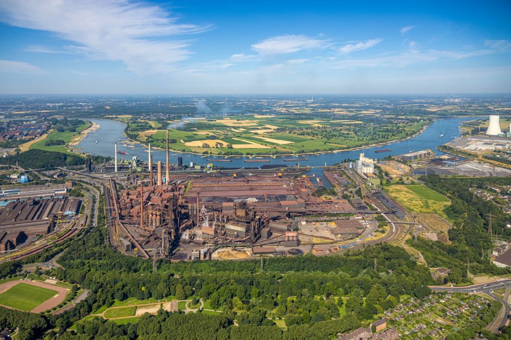 Luftbild Duisburg - Technische Anlagen und Produktionshallen des Stahlwerkes ThyssenKrupp-Stahlwerk Schwelgern in Duisburg im Bundesland Nordrhein-Westfalen, Deutschland