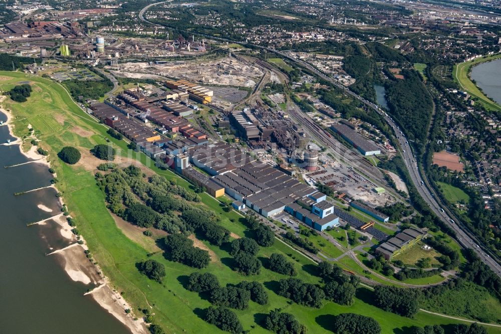 Duisburg aus der Vogelperspektive: Technische Anlagen und Produktionshallen des Stahlwerkes thyssenkrupp Steel Europe AG in Duisburg im Bundesland Nordrhein-Westfalen