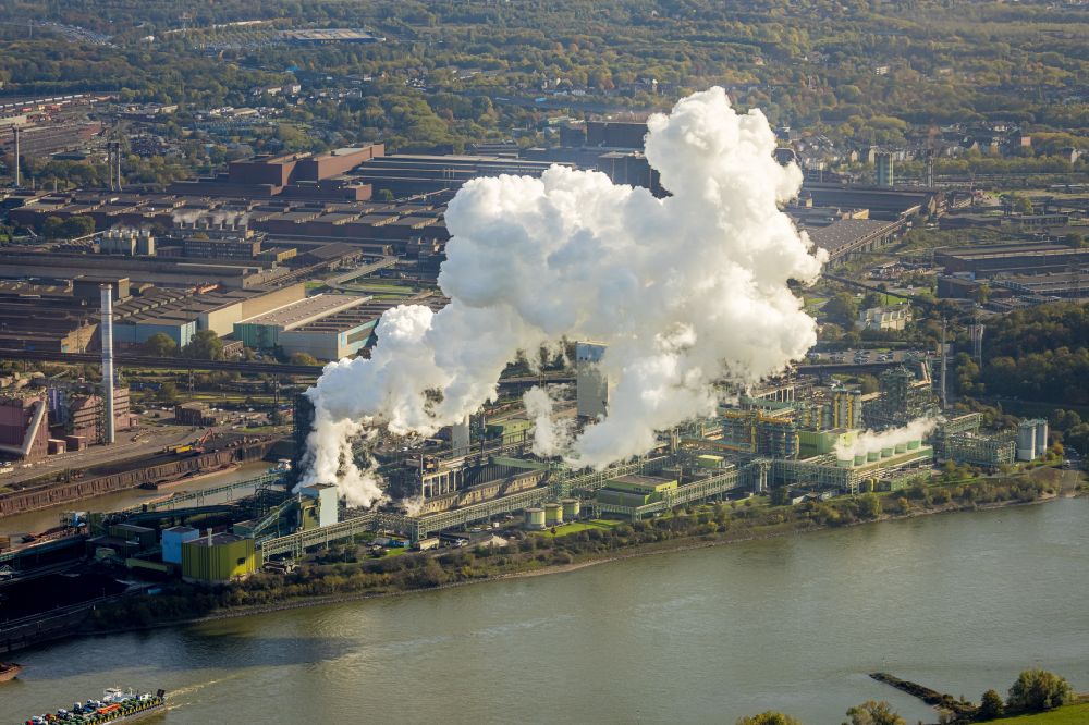Luftbild Duisburg - Technische Anlagen und Produktionshallen des thyssenkrupp Steel Europe in Duisburg im Bundesland Nordrhein-Westfalen, Deutschland