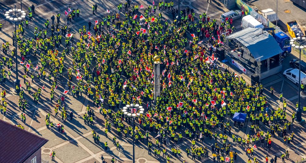 Luftaufnahme Dortmund - Teilnehmer einer politischen Protest- Demonstration Verdi - Poststreik in Dortmund im Bundesland Nordrhein-Westfalen, Deutschland