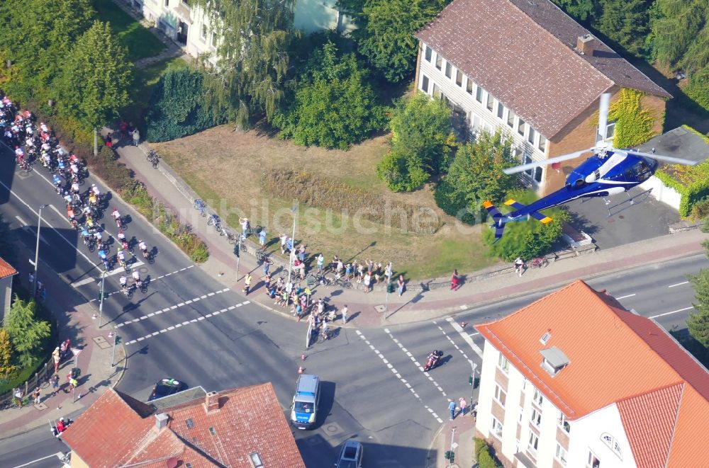 Luftbild Göttingen - Teilnehmer der Sportveranstaltung Radrennen Deutschlandtour auf dem Veranstaltungsgelände in Göttingen im Bundesland Niedersachsen, Deutschland