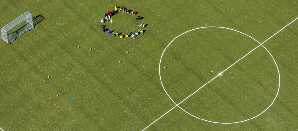 Luftbild Hamm - Teilnehmern eines Trainings- Spiels im Sportzentrum Ost im Ortsteil Heessen in Hamm im Bundesland Nordrhein-Westfalen, Deutschland