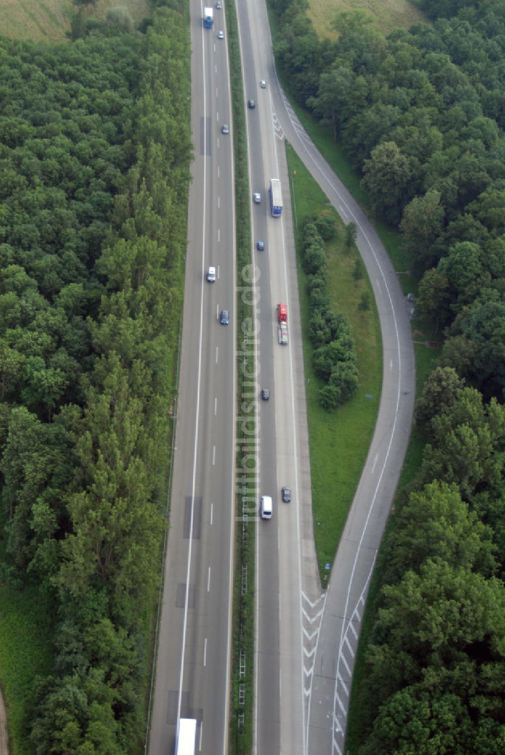 Offenburg aus der Vogelperspektive: Teilstück der Autobahn A5