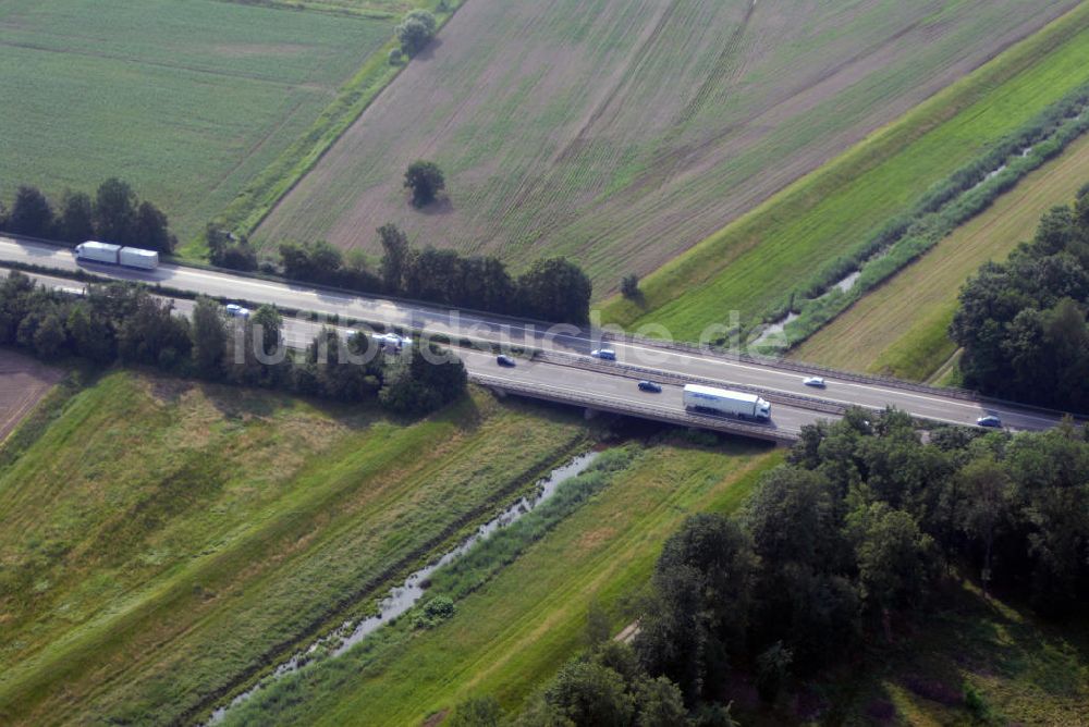 Renchen von oben - Teilstück der Autobahn A5 über die Rench bei Renchen
