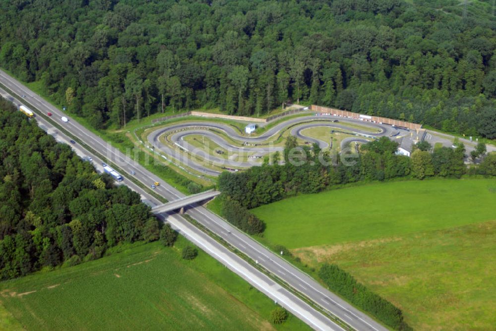 Luftaufnahme Appenweier / OT Urloffen - Teilstück der Autobahn A5 mit Outdoorkartbahn Urloffen