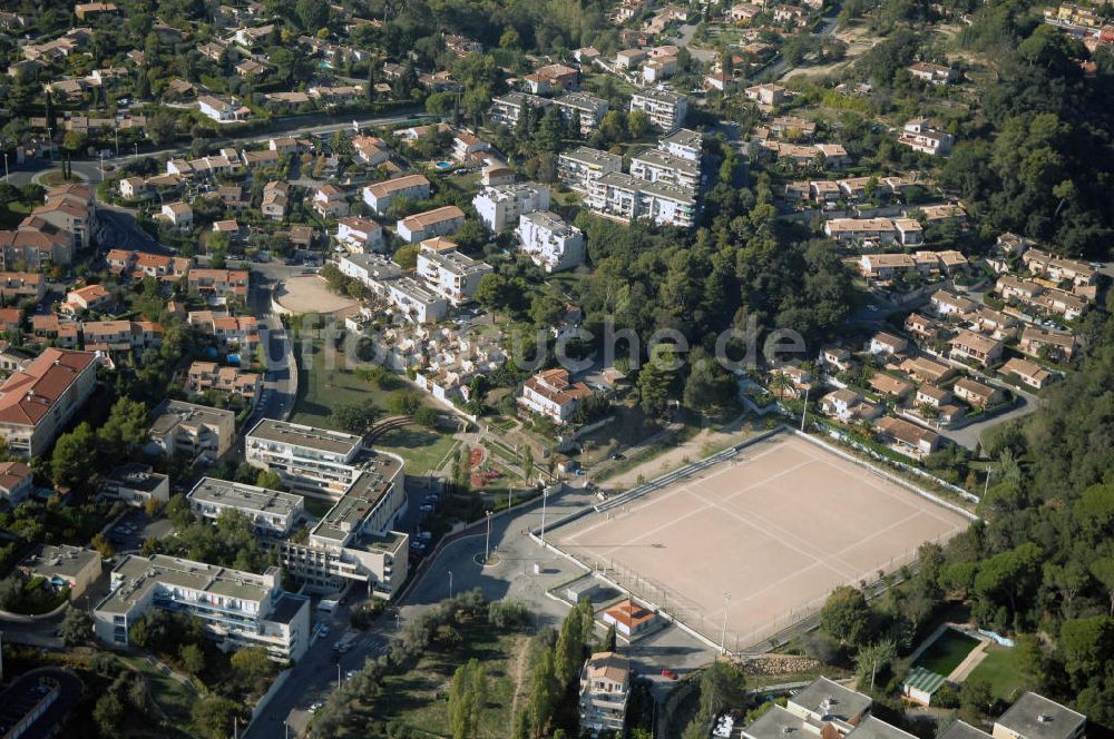 Luftaufnahme Cannes - Tennisanlage im Vorort Ranguin von Cannes Frankreich
