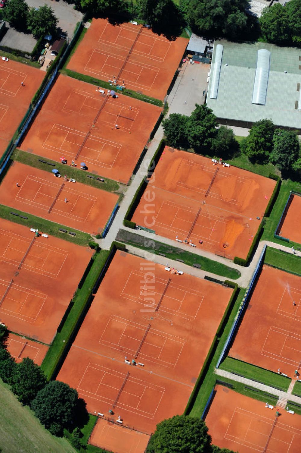 München von oben - Tennisanlage an der Willi-Graf-Straße in München