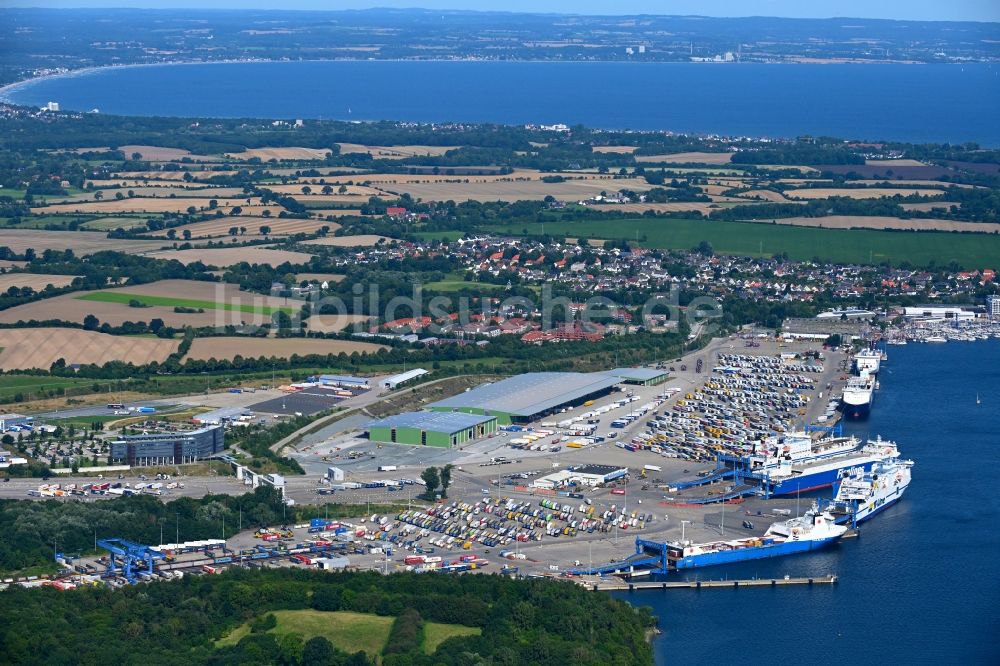 Travemünde aus der Vogelperspektive: Terminal Skandinavienkai im Ortsteil Ivendorf in Travemünde im Bundesland Schleswig-Holstein, Deutschland
