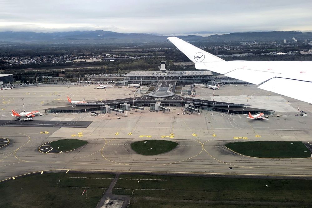 Luftbild Saint-Louis - Terminal und Vorfeld des Flughafen Euroairport Basel-Mulhouse-Freiburg in Saint-Louis in Alsace-Champagne-Ardenne-Lorraine, Frankreich