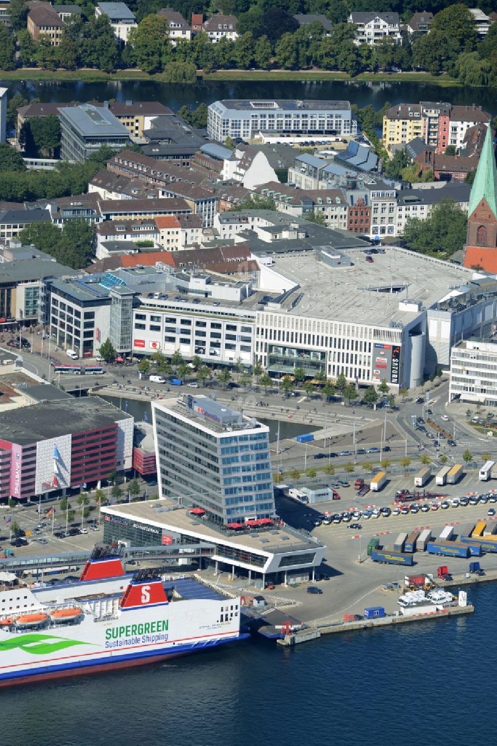Luftbild Kiel - Terminalgebäude am Schwedenkai und Fähre der Stena Line in Kiel im Bundesland Schleswig-Holstein