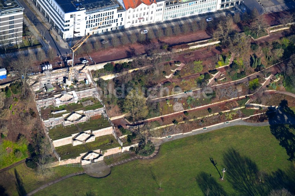 Kassel aus der Vogelperspektive: Terrassen- Parkanlage am Ehrenmal Schöne Aussicht in Kassel im Bundesland Hessen, Deutschland