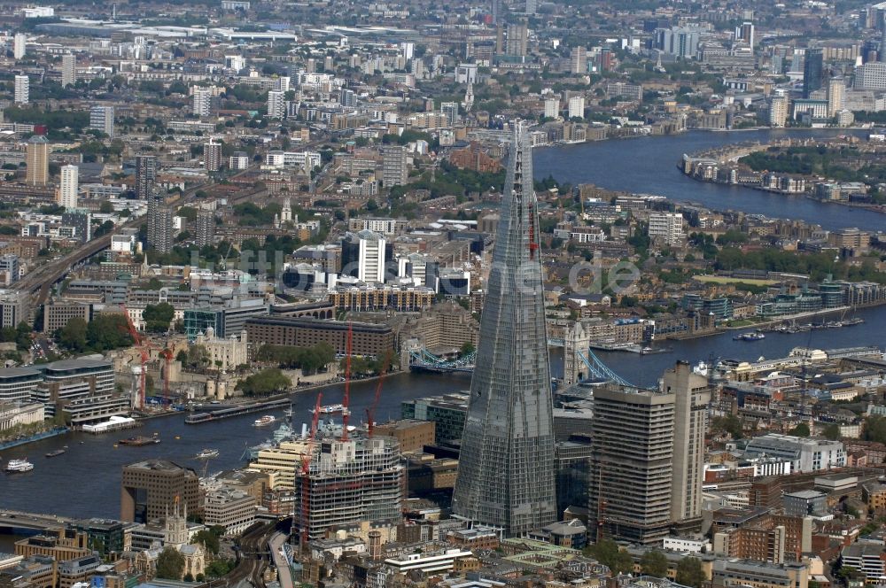 Luftaufnahme London - The Shard - Die Scherbe - Europas höchstes Gebäude entsteht am Bahnhof London Bridge in London