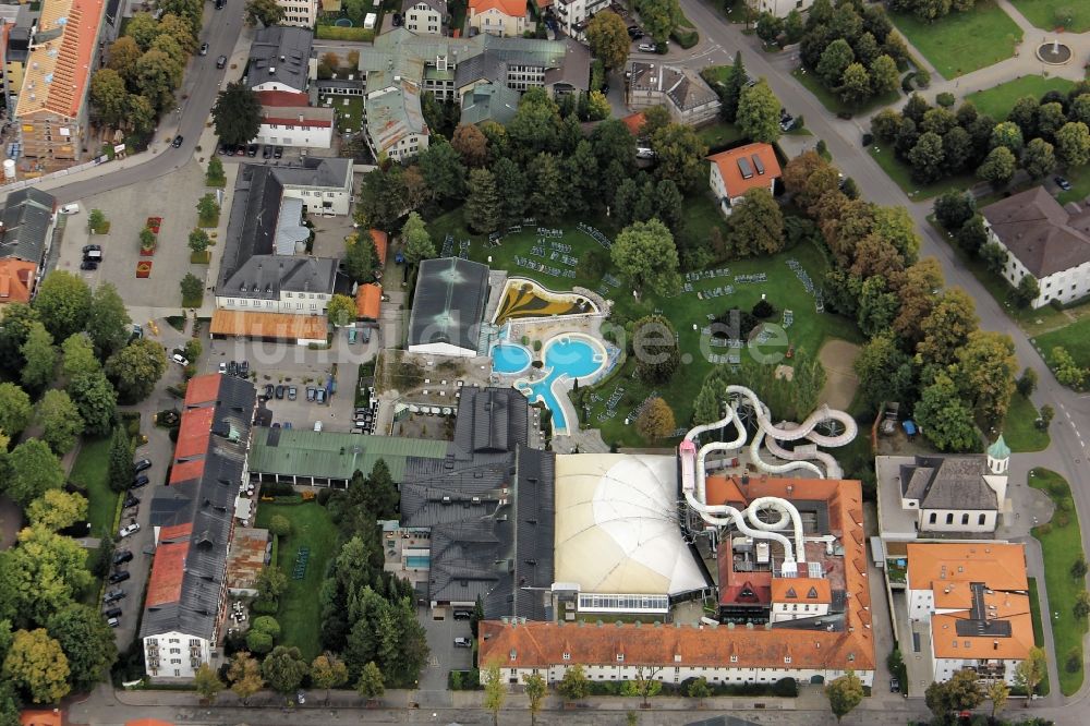 Luftbild Bad Tölz - Therme und Schwimmbecken am Freibad der Freizeiteinrichtung Alpamare in Bad Tölz im Bundesland Bayern