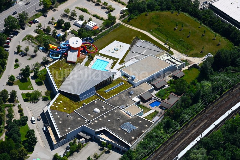 Ingolstadt von oben - Therme und Schwimmbecken am Freibad der Freizeiteinrichtung in Ingolstadt im Bundesland Bayern, Deutschland