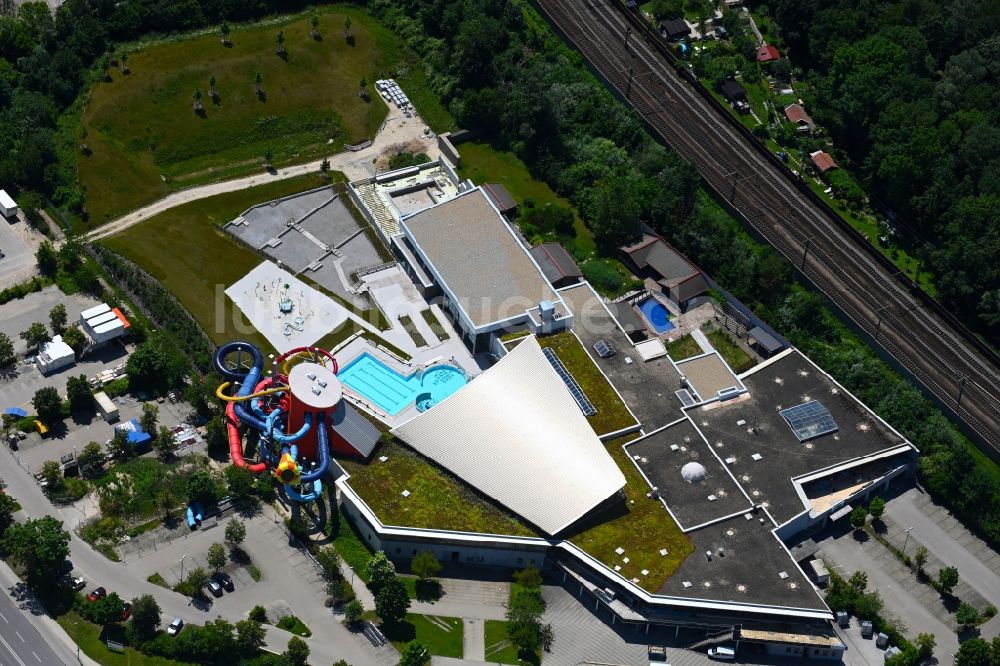 Luftbild Ingolstadt - Therme und Schwimmbecken am Freibad der Freizeiteinrichtung in Ingolstadt im Bundesland Bayern, Deutschland