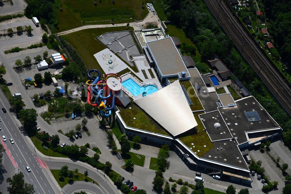 Luftaufnahme Ingolstadt - Therme und Schwimmbecken am Freibad der Freizeiteinrichtung in Ingolstadt im Bundesland Bayern, Deutschland