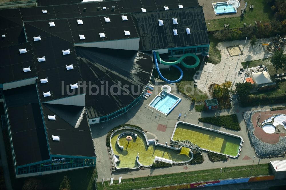 Luftbild Cottbus - Therme und Schwimmbecken am Freibad der Freizeiteinrichtung Lagune Cottbus in Cottbus im Bundesland Brandenburg, Deutschland
