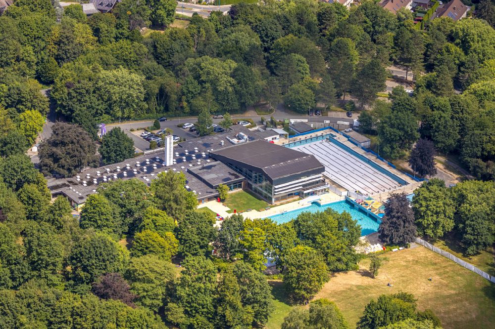 Luftaufnahme Velbert - Therme und Schwimmbecken am Freibad der Freizeiteinrichtung Panoramabad Velbert-Neviges in Velbert im Bundesland Nordrhein-Westfalen, Deutschland