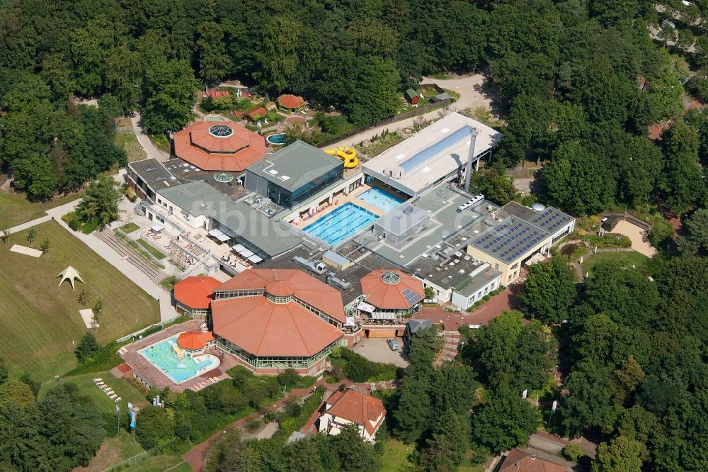Luftbild Soltau - Therme und Schwimmbecken am Freibad der Freizeiteinrichtung in Soltau im Bundesland Niedersachsen, Deutschland