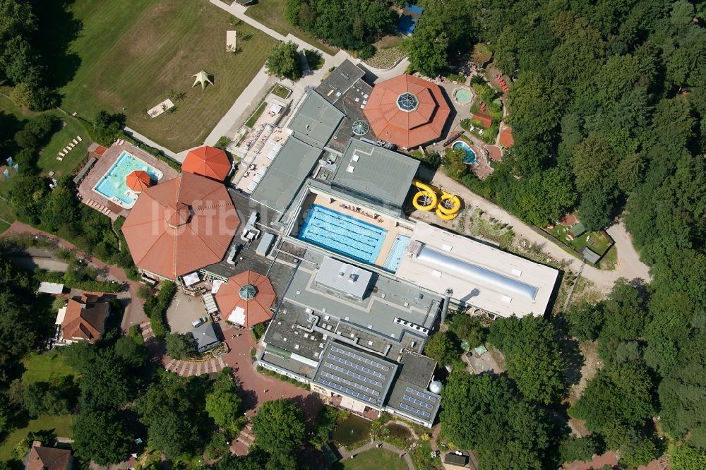 Luftbild Soltau - Therme und Schwimmbecken am Freibad der Freizeiteinrichtung in Soltau im Bundesland Niedersachsen, Deutschland