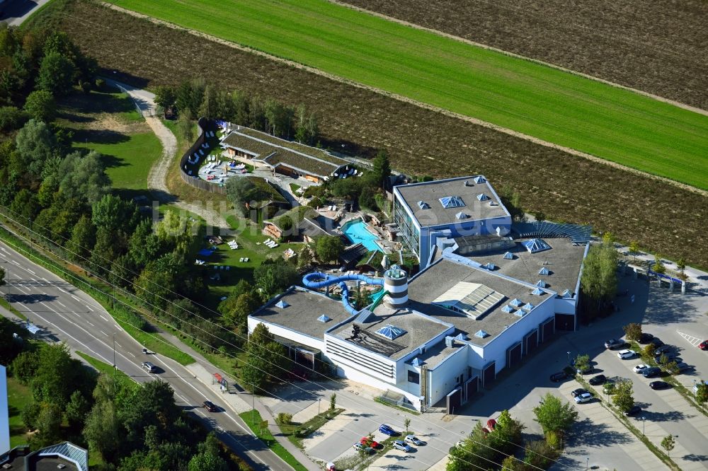 Luftbild Neusäß - Therme und Schwimmbecken am Freibad der Freizeiteinrichtung Titania Erlebnisbad in Neusäß im Bundesland Bayern, Deutschland